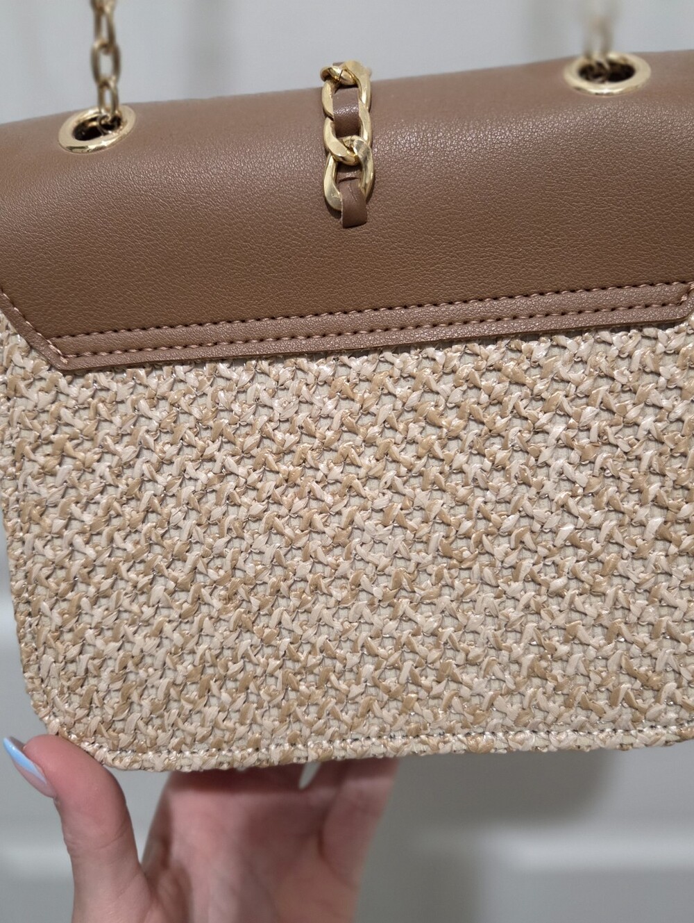 Summer Basket Weave Crossbody Chain - Picture 5 of 5